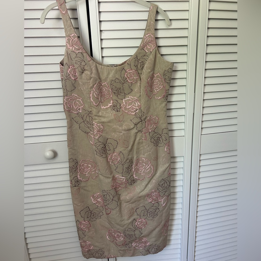 Carmen Marc Valvo Beige Dress with Pink Floral Embroidery Size 8